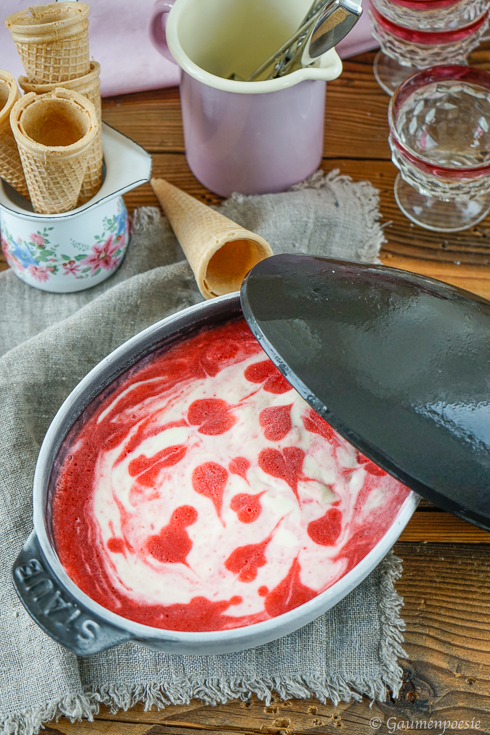 Stawberry Swirl Ice Cream ∼ Eiscreme mit Erdbeeren und Limoncello 4
